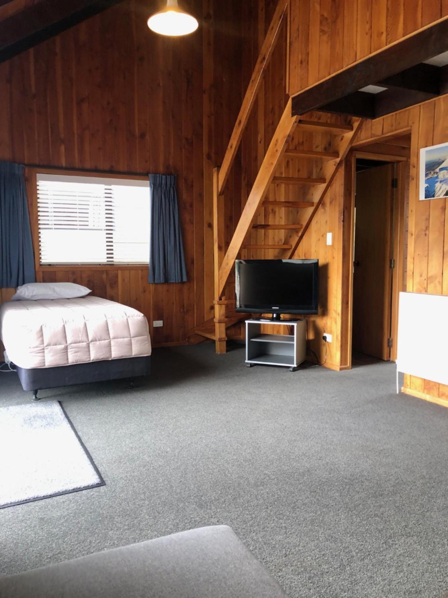Alpine Motel Охакун Екстериор снимка