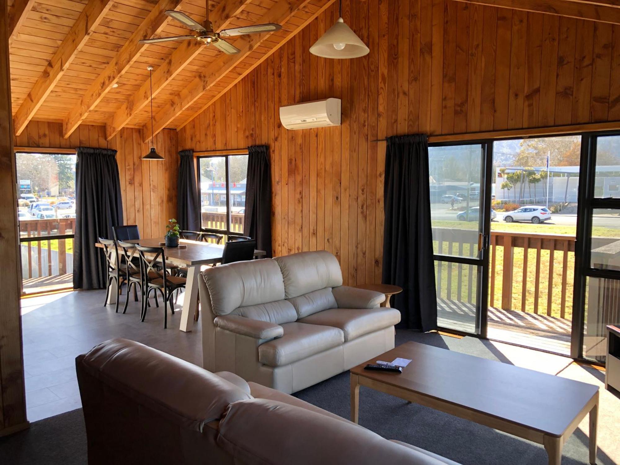 Alpine Motel Охакун Екстериор снимка