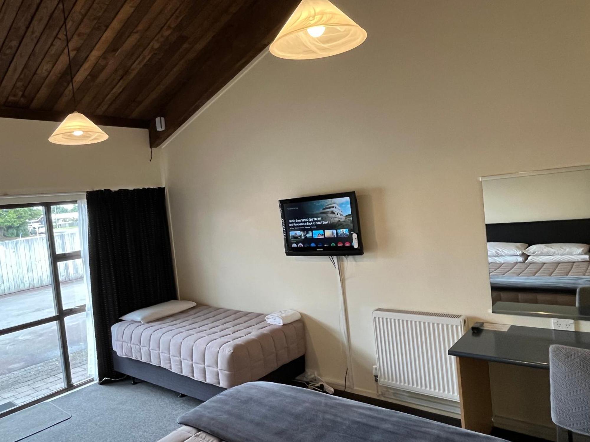 Alpine Motel Охакун Екстериор снимка
